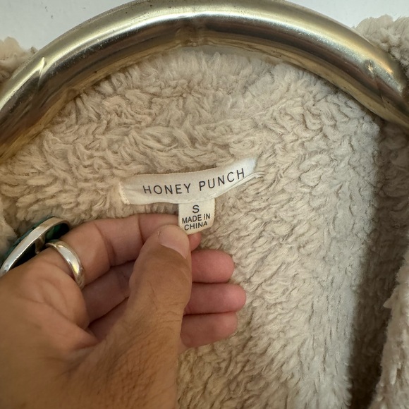 HONEY PUNCH DENIM JACKET SHERPA LINED PAISLEY EMBROIDERED BACK SZ SMALL. - Picture 3 of 11